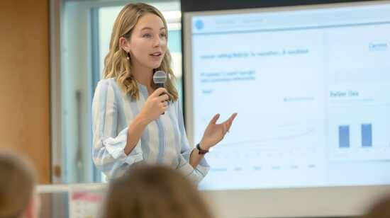 What Is a Keynote Speaker and How to Find the Perfect One
